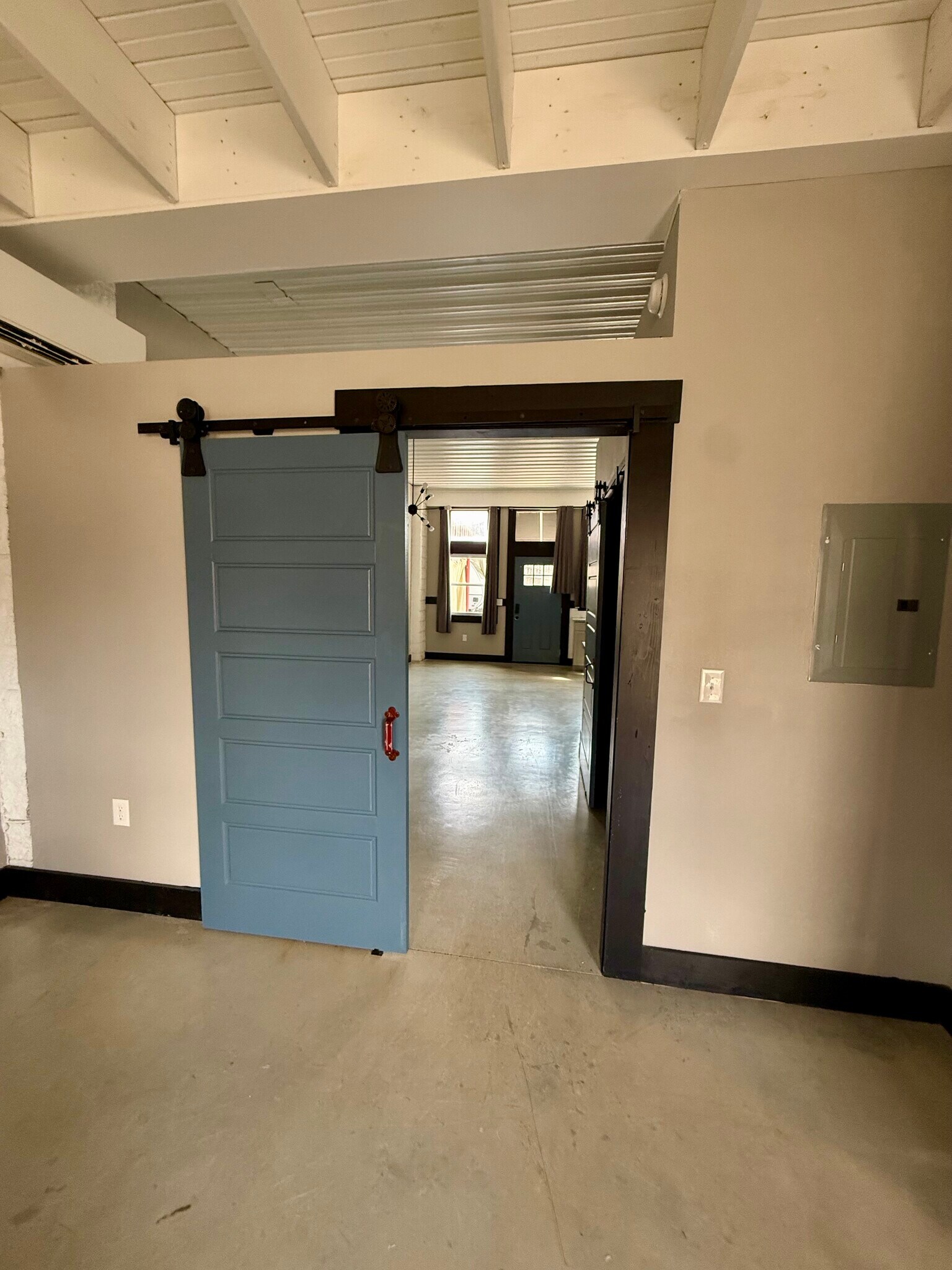 Building Photo - 475 S Hickory St