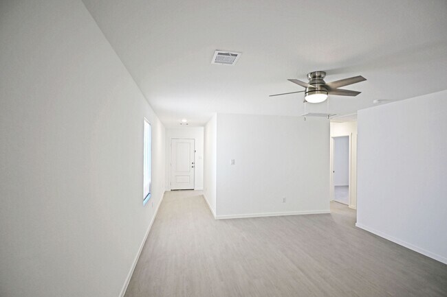 Building Photo - 227 Zyra Ave