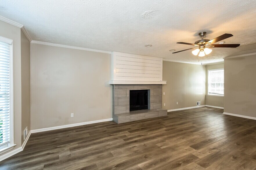 Building Photo - 4936 Condor Pl NE