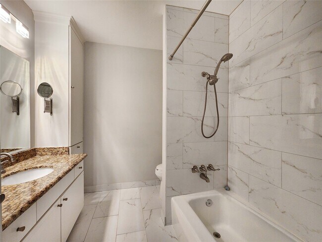 Building Photo - 6340 Chevy Chase Dr