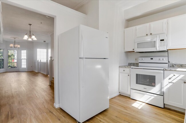 Building Photo - 1310 Hampshire Dr