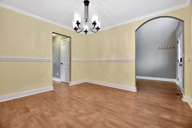 Building Photo - Pet Friendly Four Bedroom!