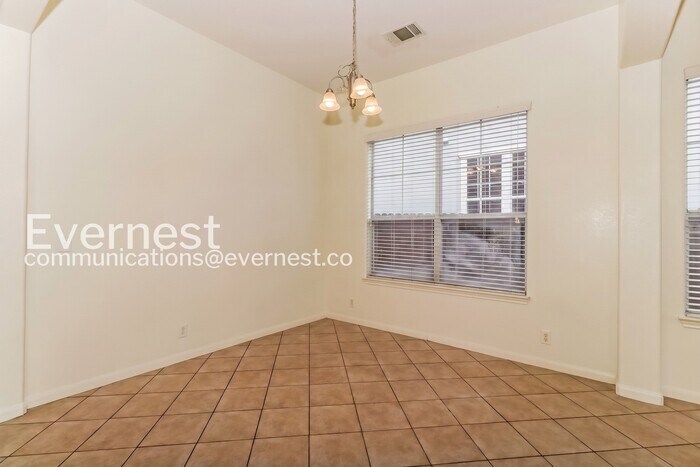 Building Photo - 709 W 35th St