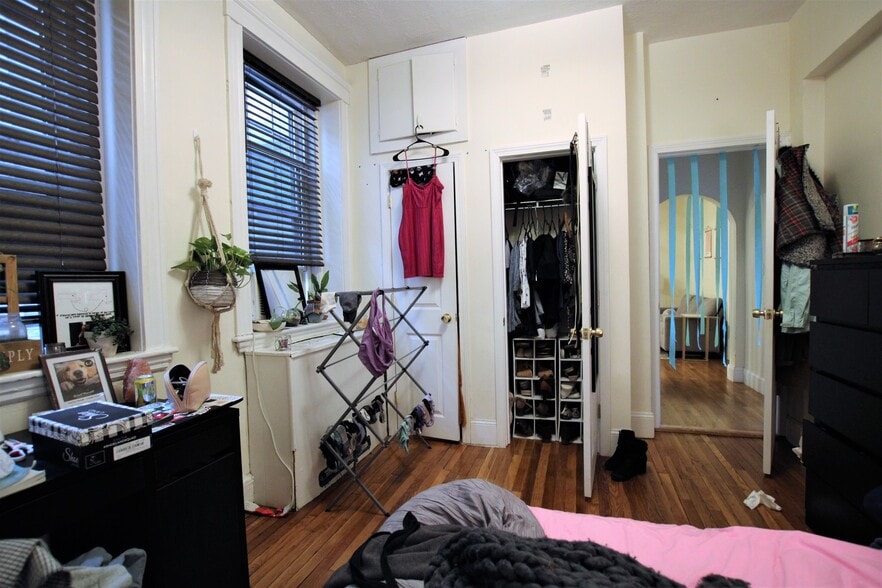 Building Photo - 1999 Commonwealth Ave