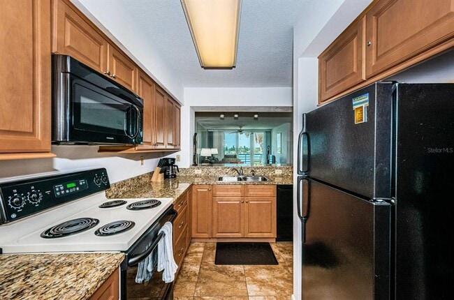 Building Photo - 5801 Bahia Del Mar Cir N