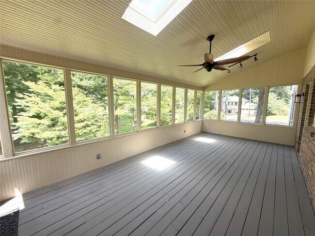 Building Photo - 1150 Falstaff Dr