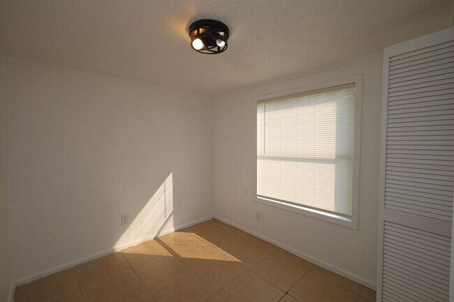 Building Photo - 808 Penny Pl