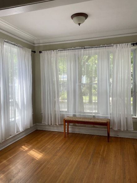 Building Photo - 530 S Ridgeland Ave