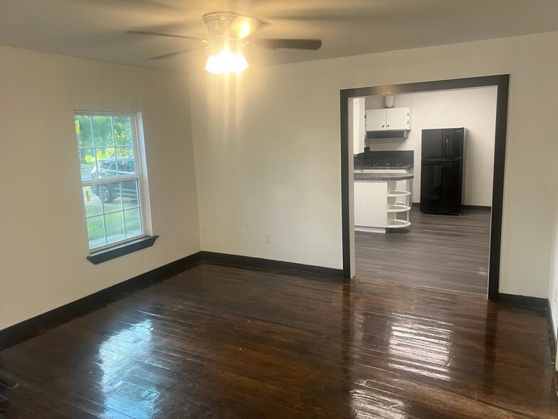 Building Photo - 1516 Norwood Dr
