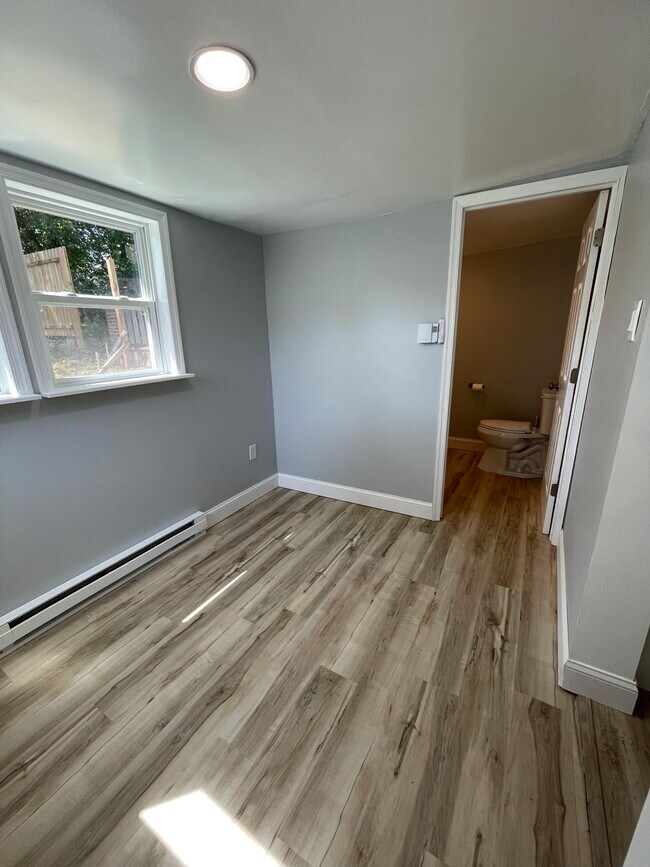 Building Photo - 112 S Main St