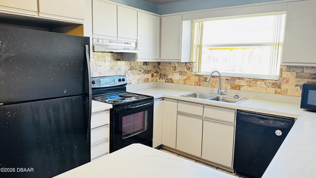 Building Photo - 921 N Wild Olive Ave