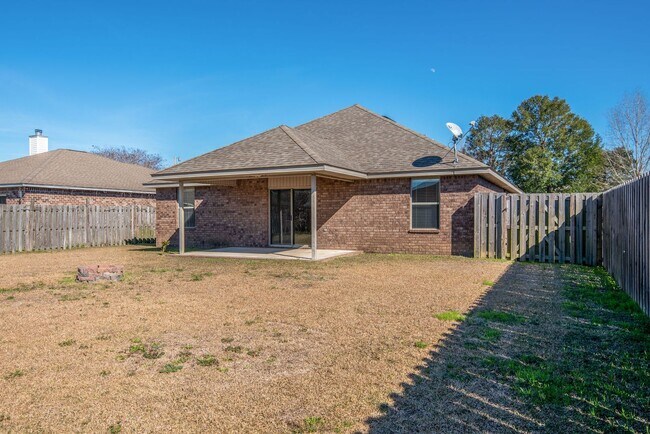 Building Photo - Charming 3-Bedroom Home - Oak Leigh Subdiv...