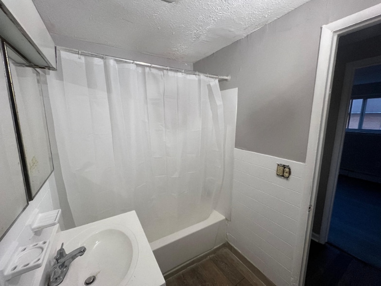 Building Photo - 13540 Superior Rd