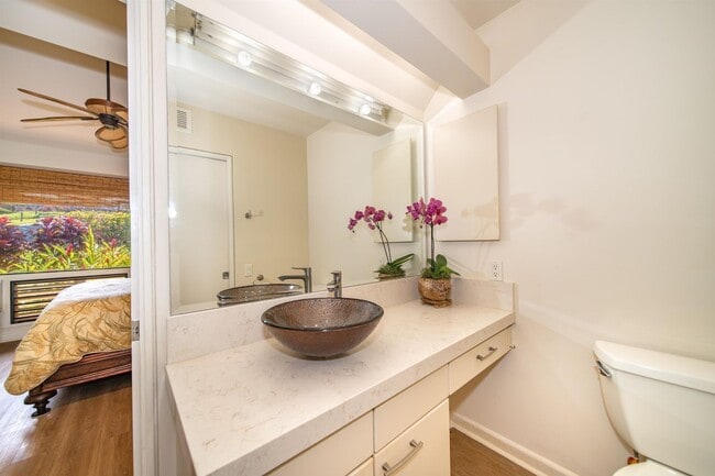 Building Photo - Furnished Masters Townhouse, Upgraded, Rare End Unit, 1 bedroom + loft with Ocean View