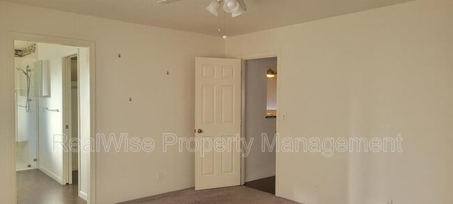 Building Photo - 1267 SW Ironwood Dr