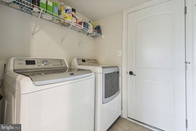 Building Photo - 124 Liriope Place