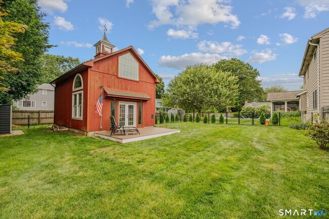 Building Photo - 13 Meadowood Ln