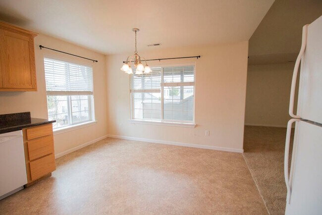 Building Photo - Clean 2 Bedroom, 2 bath upstairs apartment