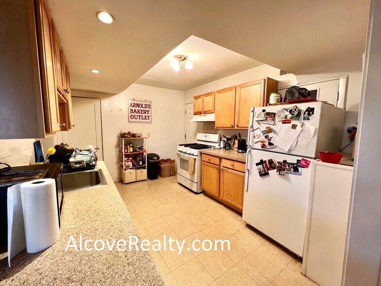 Building Photo - 225 Summer St