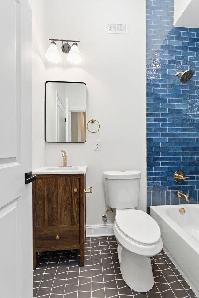 Building Photo - 2926 W Oxford St