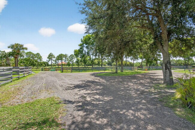 Building Photo - 17218 Shetland Ln