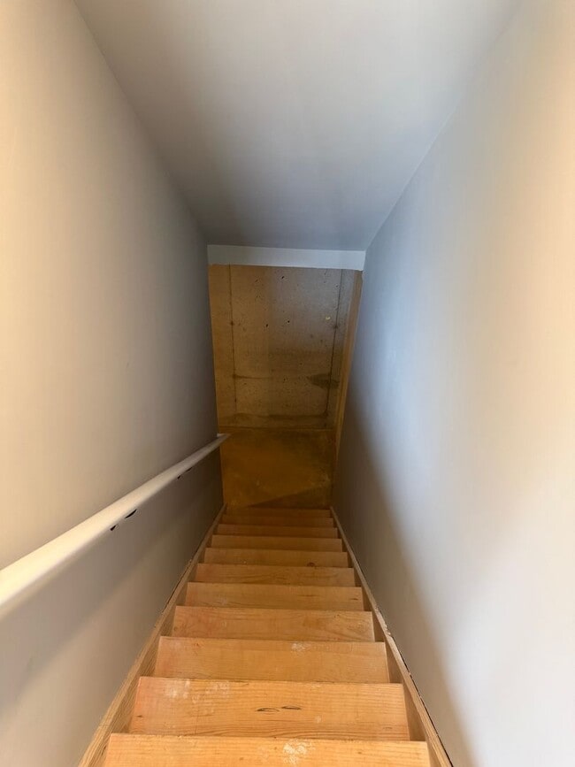 Building Photo - 243 Woodridge Dr