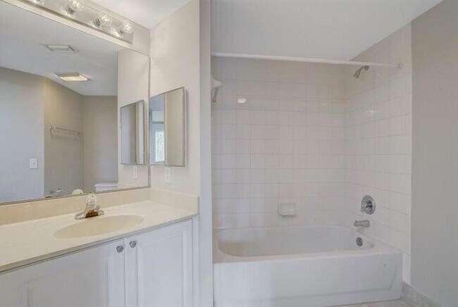 Building Photo - 1700 Crestwood Ct S