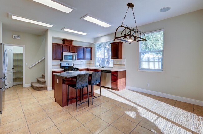 Building Photo - 1723 N Mont Blanc Ln