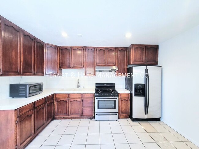 Building Photo - 14913 Mansel Ave