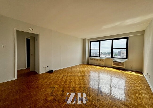 Primary Photo - 160 Parkside Ave