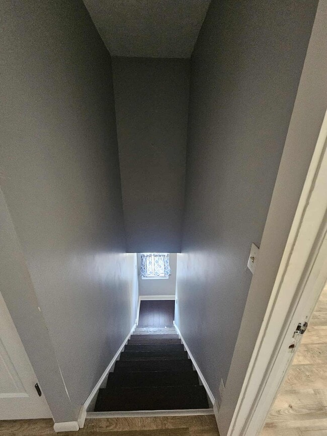 Building Photo - 93 N Rose Blvd