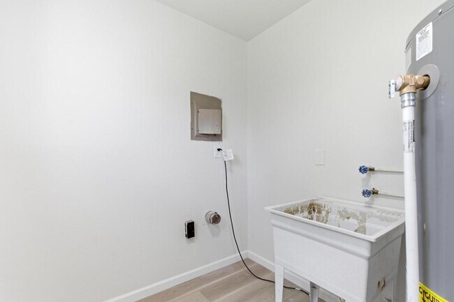 Building Photo - 4466 Gatewood Pl