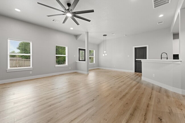 Building Photo - 169 Frst Hts Ln