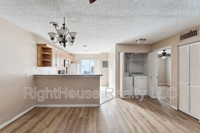 Building Photo - 3651 N Goldenrod Rd