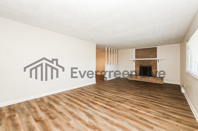 Building Photo - 120 Hilltop Dr