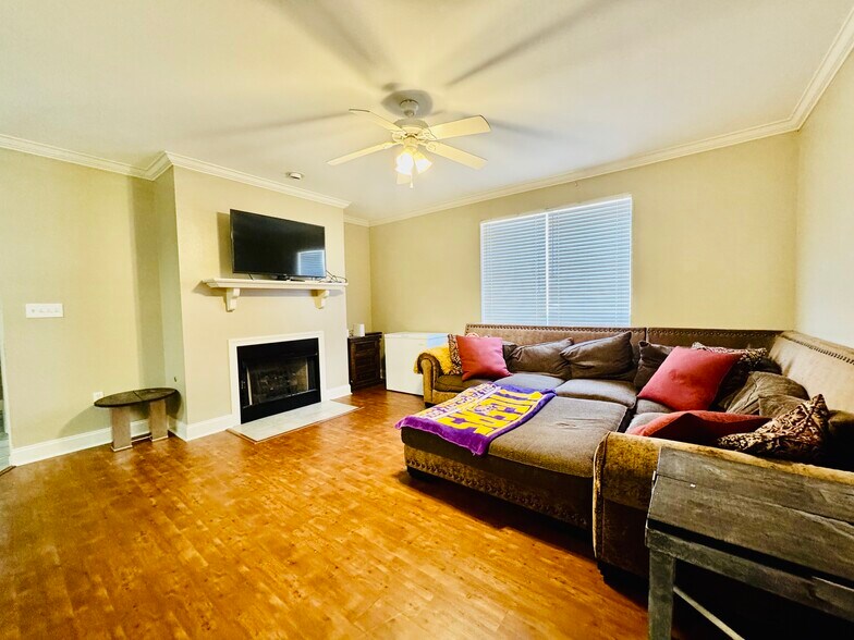 Building Photo - 5578 Arialo Dr