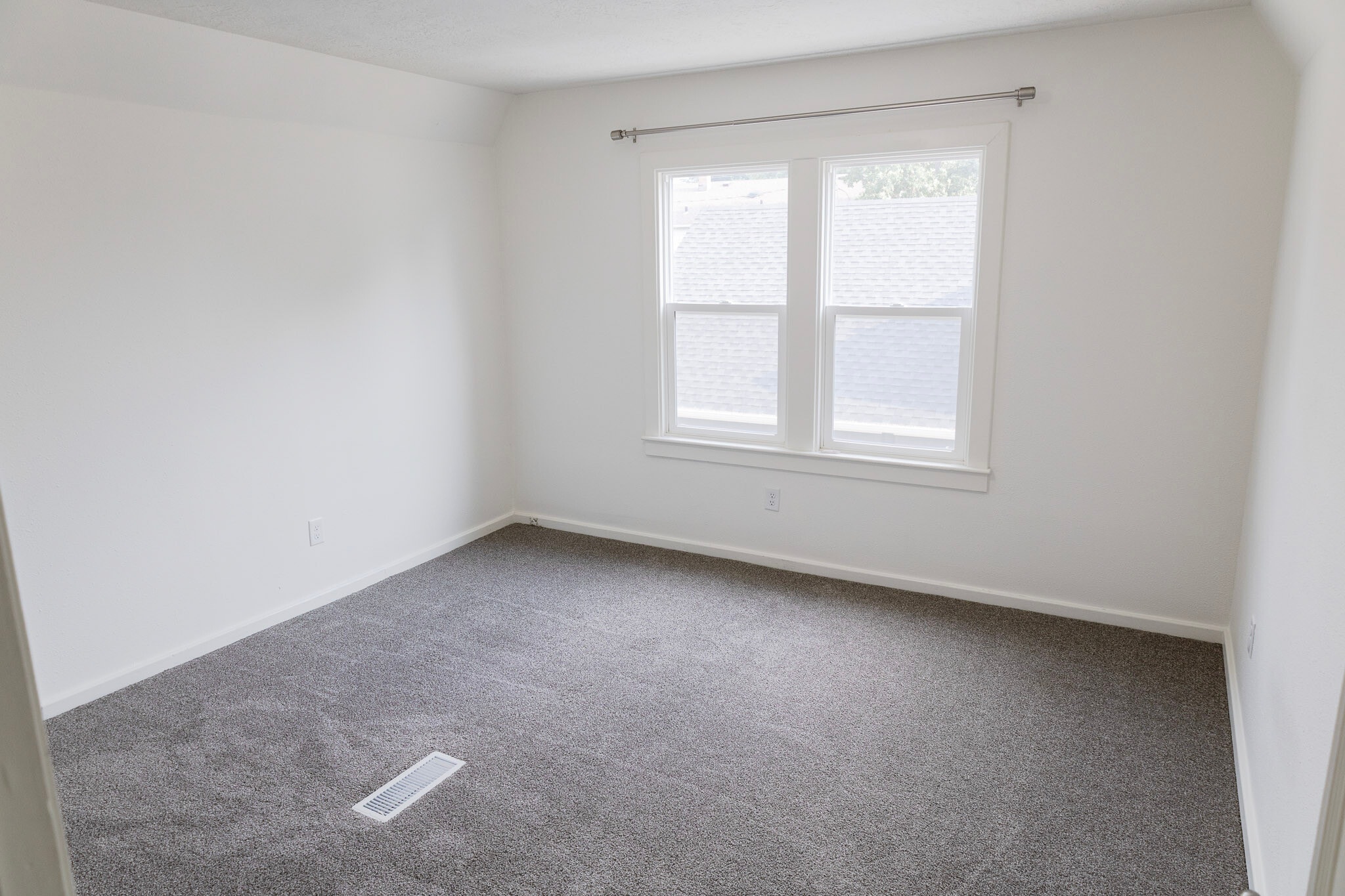 Building Photo - 1104 S Main Ave