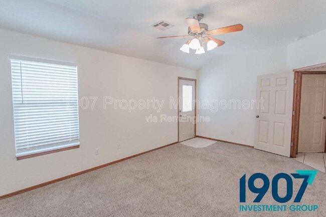 Building Photo - 923 SW 37th St