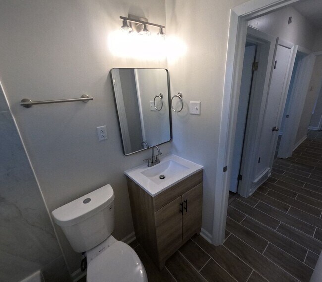 Building Photo - Spacious 5BR/2BA Rental with Bonus Living Space & Great Location