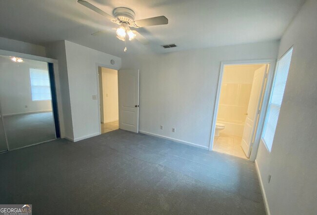 Building Photo - 240 W Dawson Ave