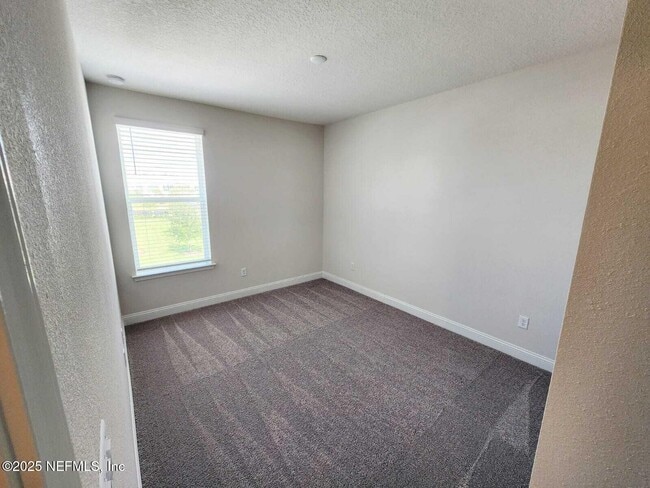 Building Photo - 541 Crestview Dr