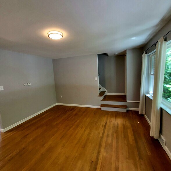 Building Photo - 549 Cumberland Rd