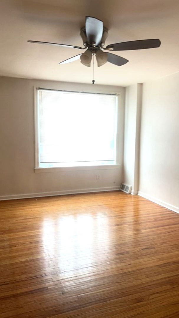 Building Photo - Stunning 3-Bedroom Townhome in East Oak Lane! Available NOW!