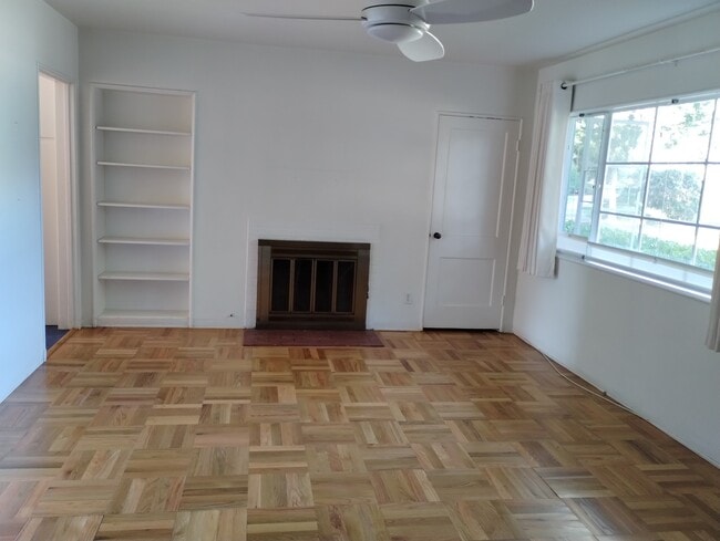 Building Photo - 5273 Village Grn