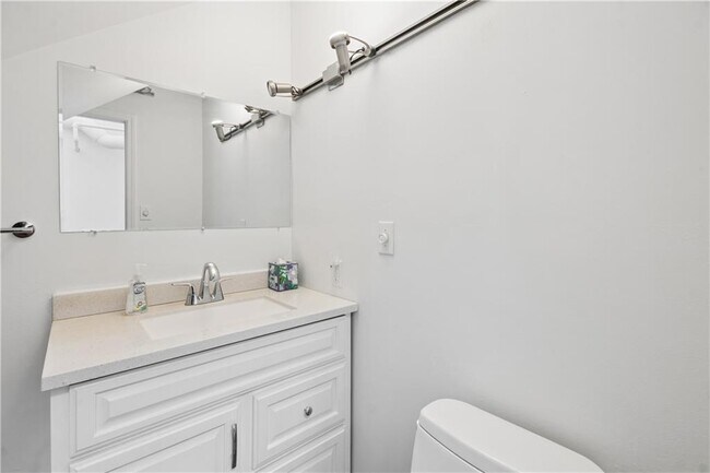 Building Photo - 820 DeKalb Ave NE