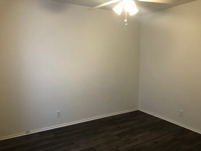Building Photo - 3731 Mentone Ave