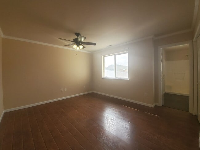 Building Photo - 2421 S Arthur Ct