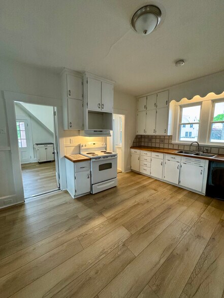 Building Photo - 76 Elm St