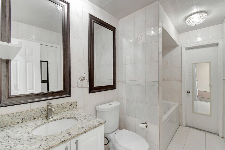 Building Photo - 8960 Sunset Strip