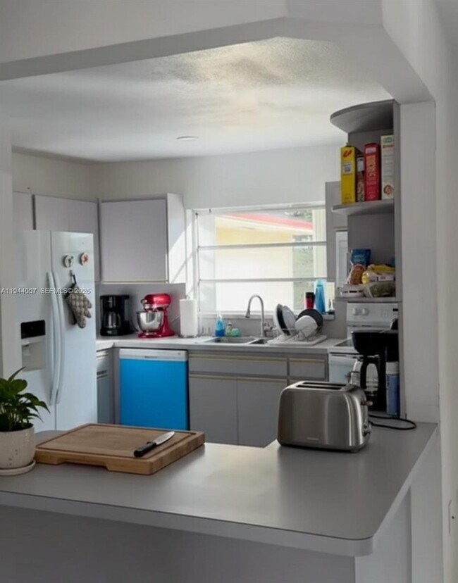 Building Photo - 1280 W 38th St